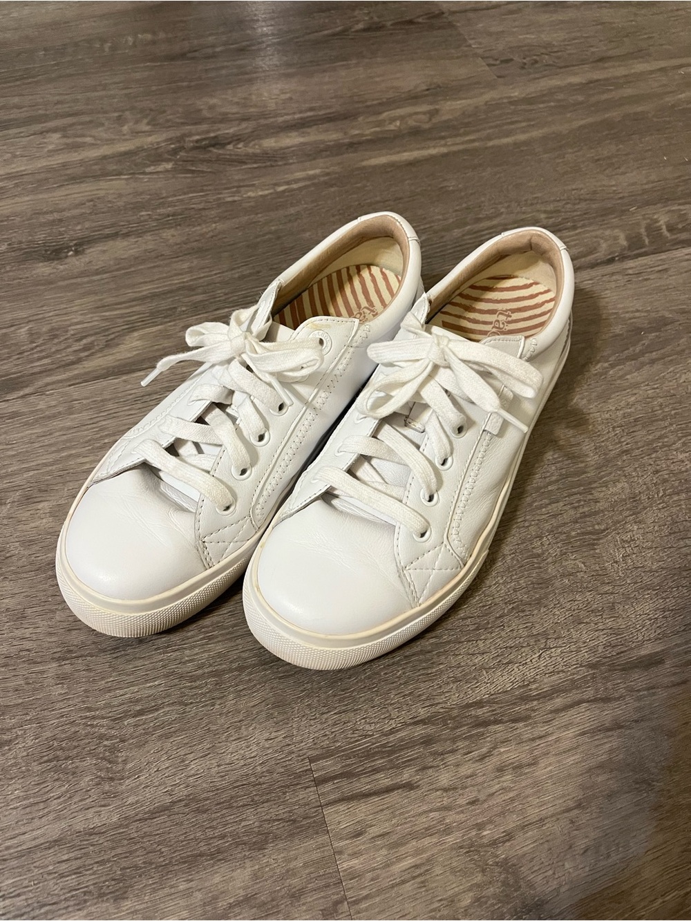 Taos Footwear Women’s White Low-Top Sneakers